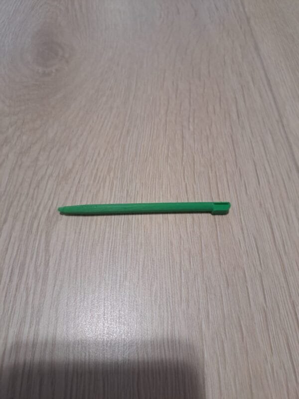 Vihreä 3D‑tulostettu stylus Nintendo DS:lle