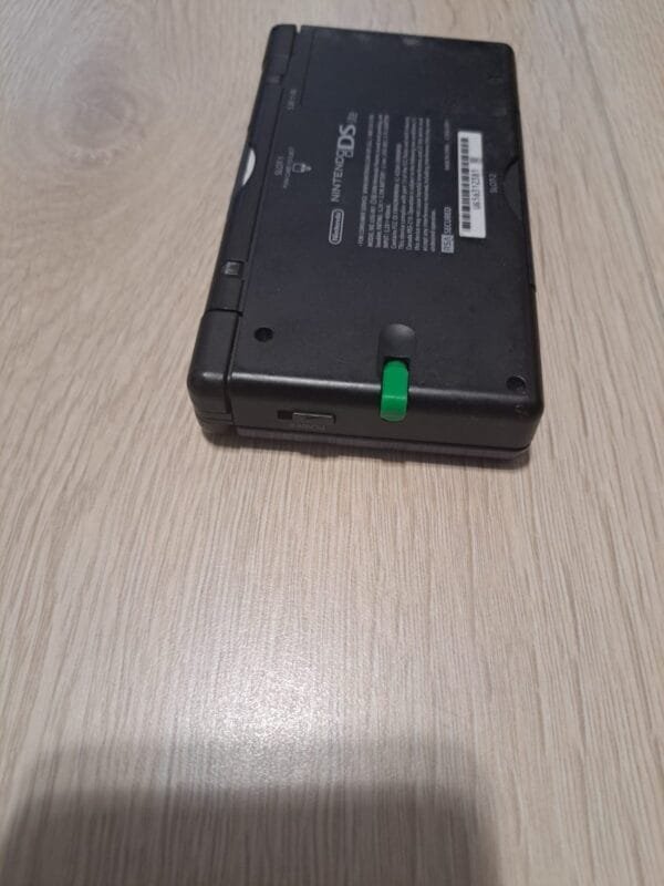 3D‑tulostettu kynä kiinnitettynä Nintendo DS -konsoliin