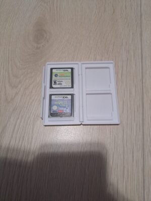 Nintendo DS -pelit valkoisessa säilytyskotelossa