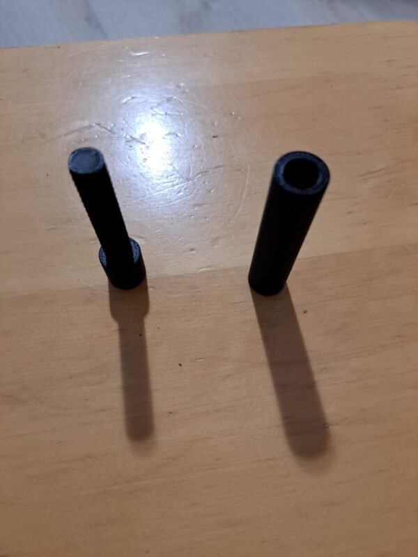 Mustaa säädettävä GPU-tukitelineen osat